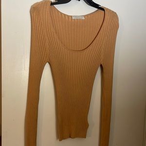 URBAN OUTFITTERS GOLD SWEATER SIZE LARGE NWOT LONG SLEEVE ROUND NECKLINE